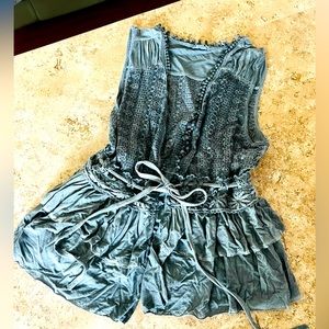 POL ANTHOPOLOGIE Bohemian Gray Lace and Ruffle Vest Shirt - Size S